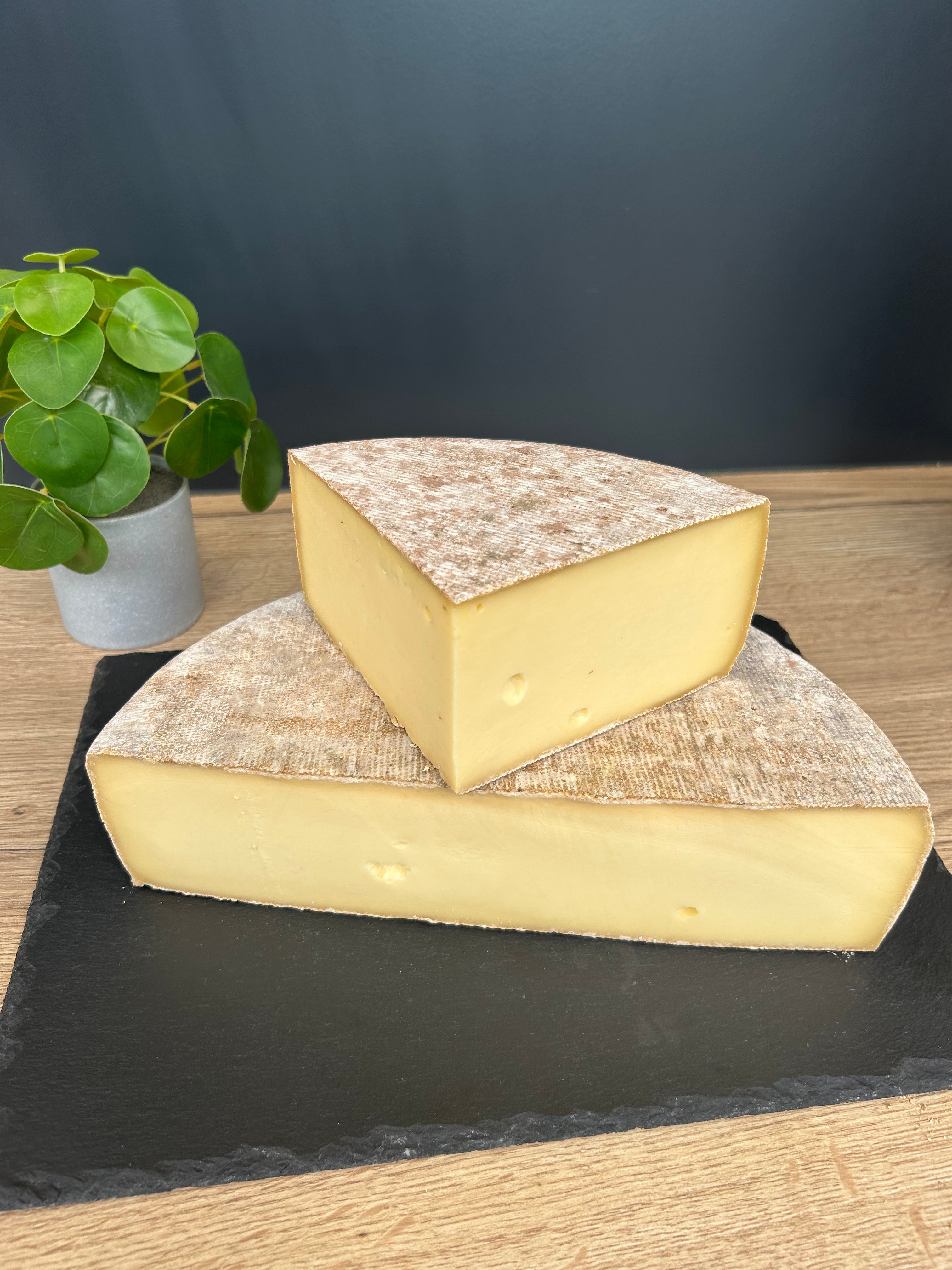 Raclette de Savoie dent du chat